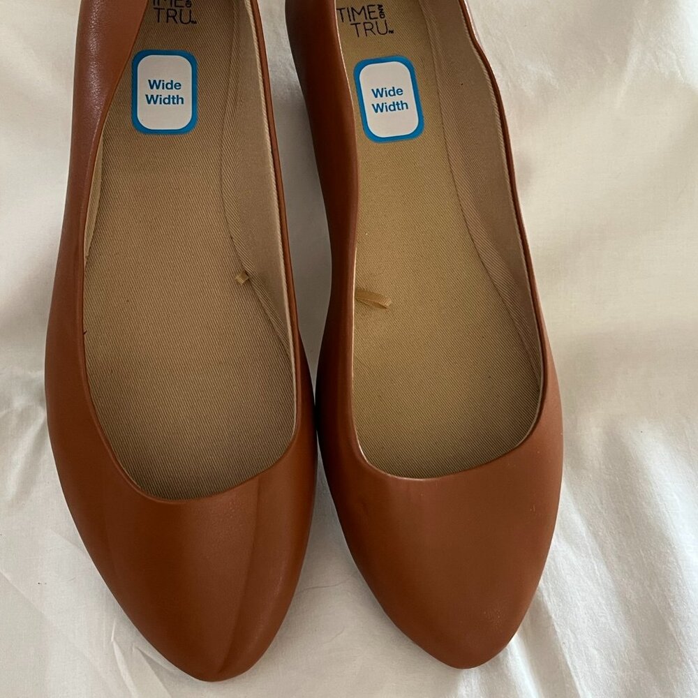 NEW Time and Tru brown flats. Size 11wide